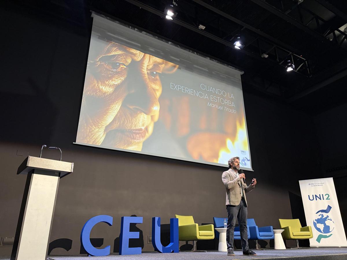 Bajo el lema «Cuidemos de nuestros mayores», UNI2 celebra diez años promoviendo la creatividad, el trabajo en equipo y la participación social entre los jóvenes.