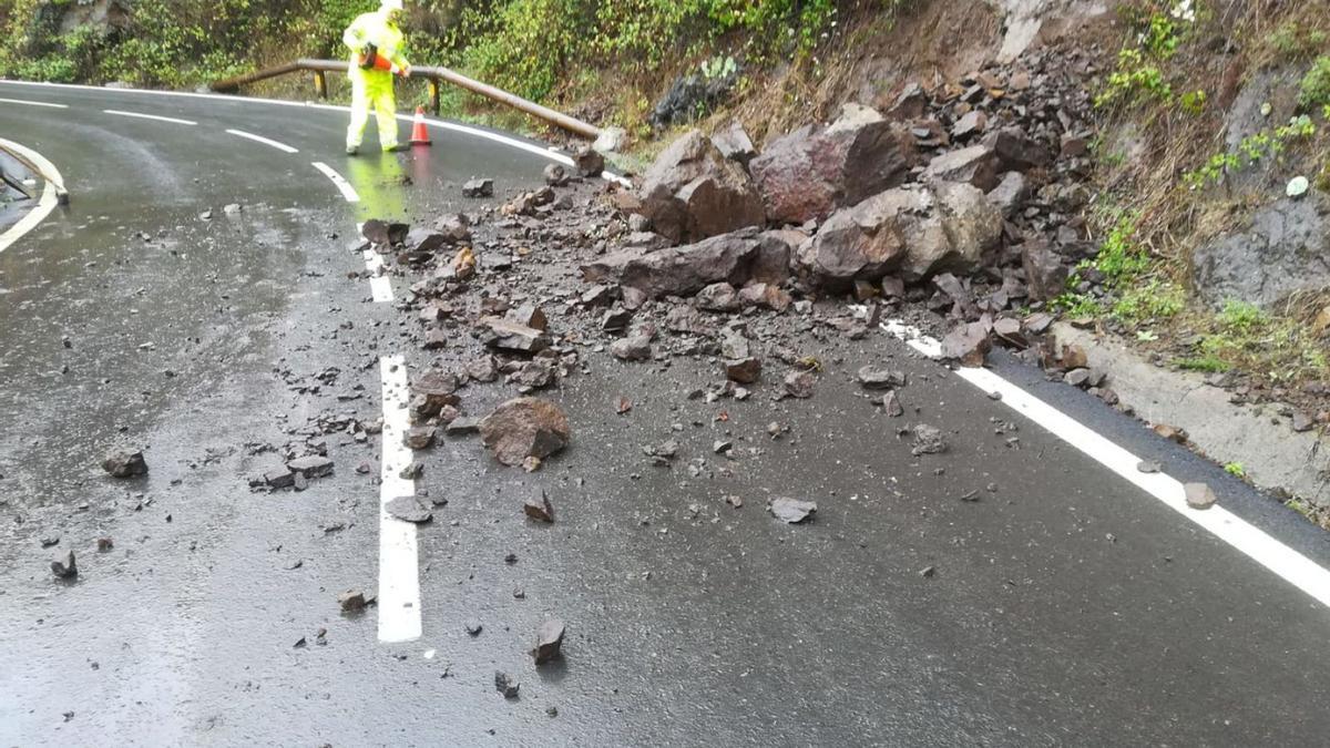 Desprendimiento de piedras en una vía de La Gomera. | | E.D.