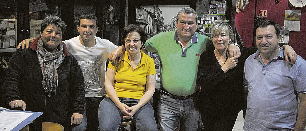 Isaura Souza, Saúl Ordiales, Elvira Toyos, Joaquín Ordiales, María José Souza y Rubén Blanco.