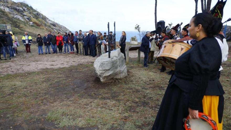 La cadena humana de Baiona se hace de hierro