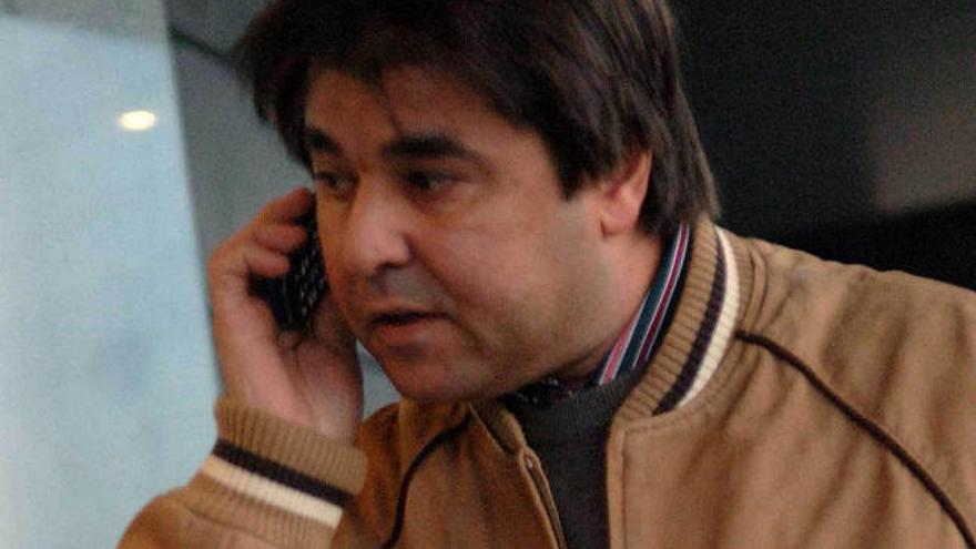 Orlando Porteiro entra en el juzgado de lo Mercantil. / carlos pardellas