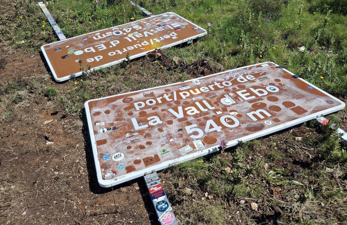 Los viejos carteles del puerto de la Vall d'Ebo