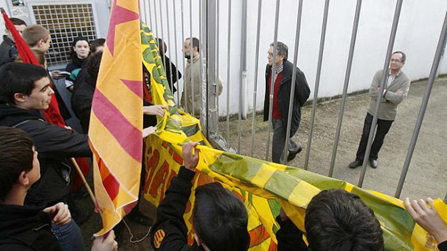 La direcció del Jaume Vicens Vives evita una tancada d&#039;alumnes vetant l&#039;accés al centre