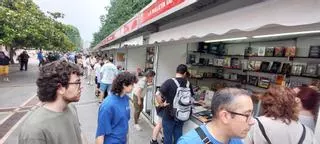 La Feria del Libro de Gijón arranca más juvenil y numerosa que nunca