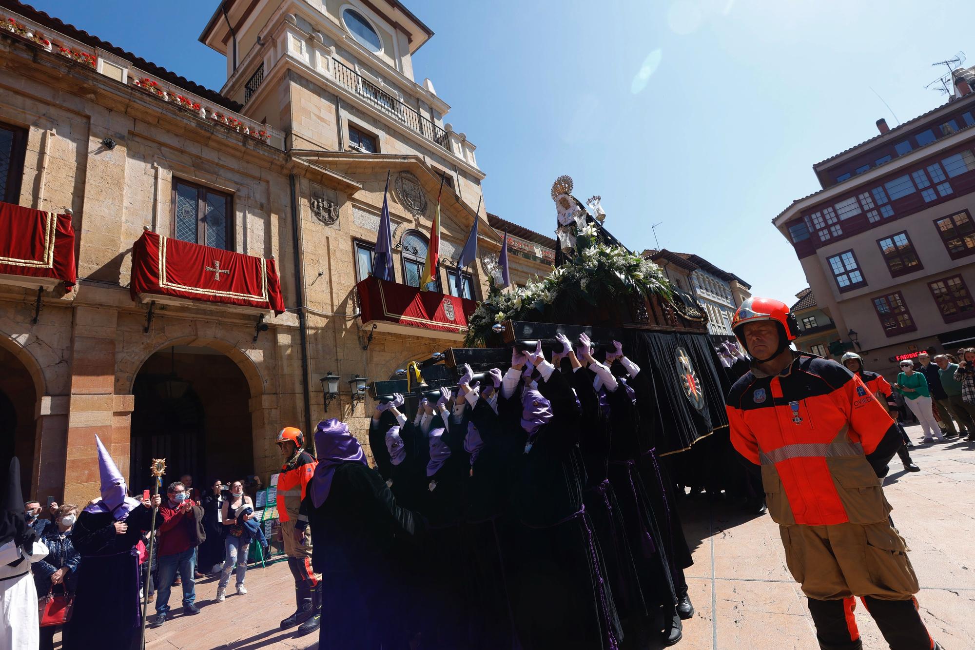 EN IMÁGENES: Así fue la procesión de la Soledad en la Semana Santa de Oviedo