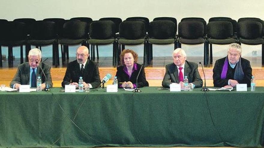 De izquierda a derecha, Guillermo García-Alcalde, Roberto Núñez, Consuelo Vega, Manuel Fernández Avello y Ramón Avello.