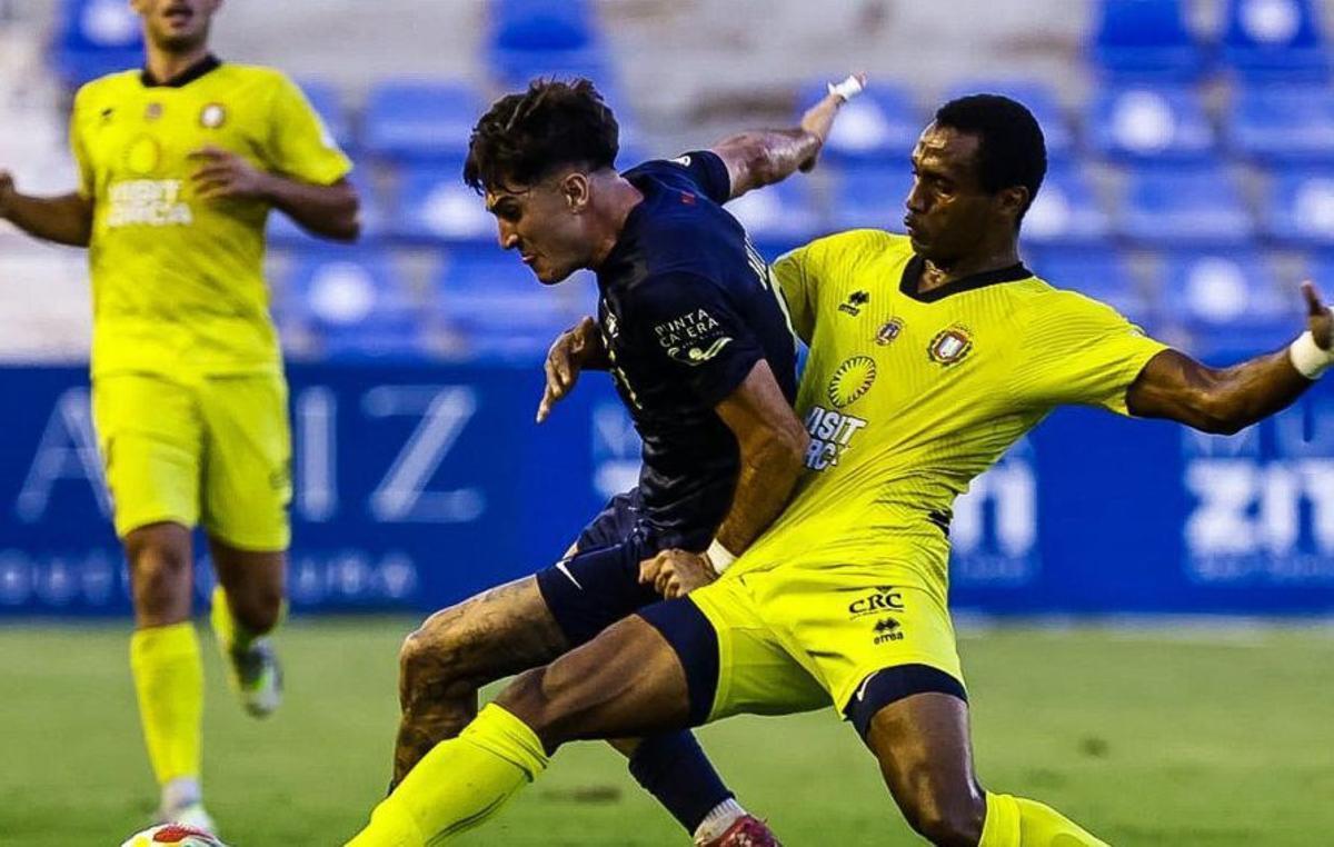 Julito, en el partido ante el Lorca Deportiva. | L.O.
