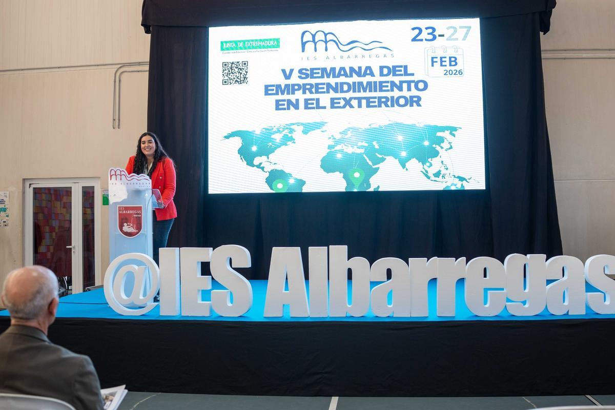 La delegada de Comercio, Laura Iglesias, en la jornada inaugural.
