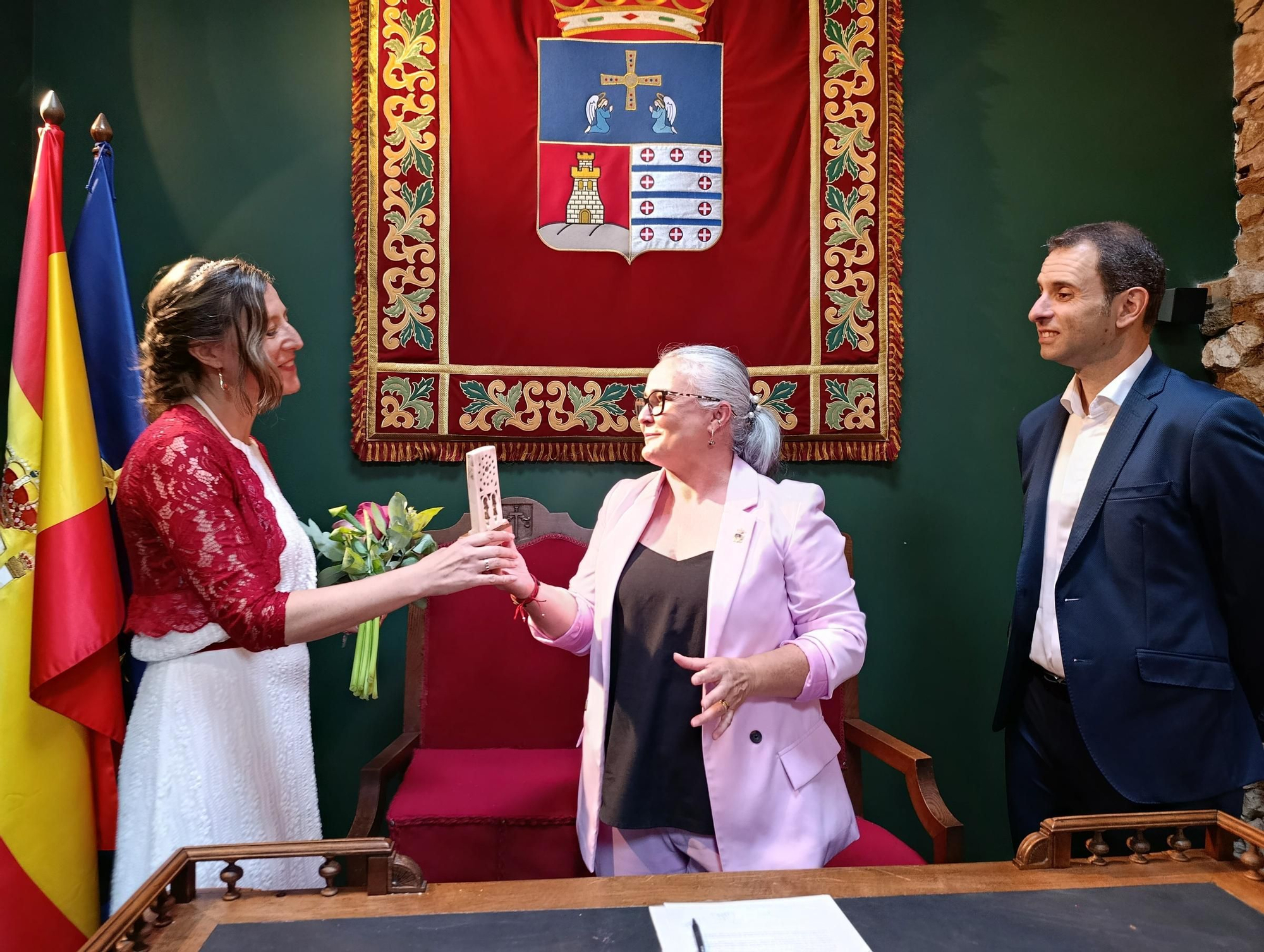 Coral Álvarez y Santiago Valladares se dan el "Sí, quiero" en Llanera