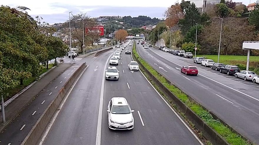Protesta de taxistas en A Coruña contra los VTC: &quot;Operan con total impunidad&quot;