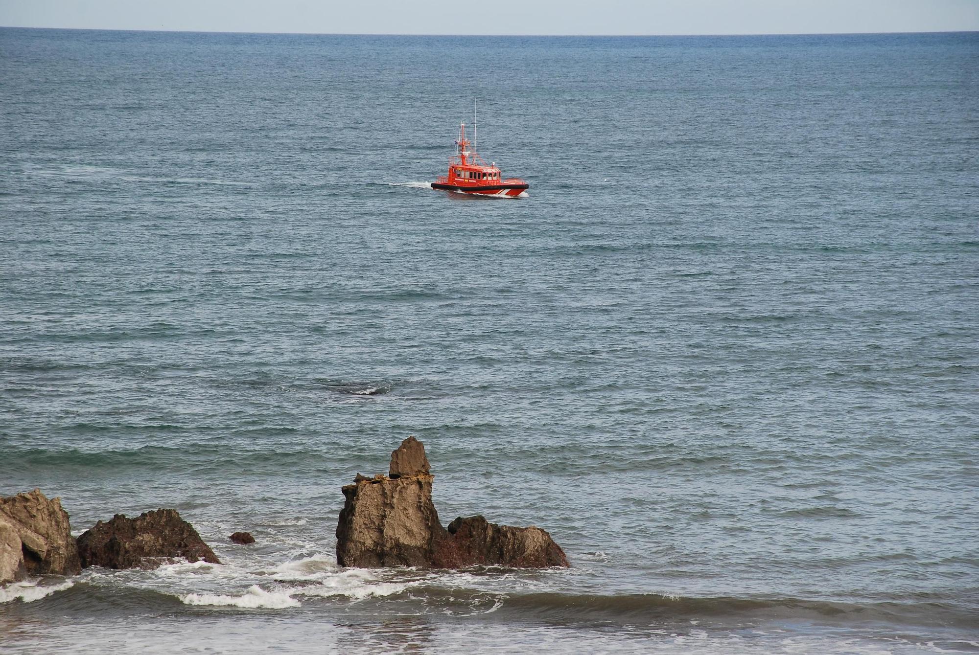 Búsqueda de un desaparecido en el mar en Llanes