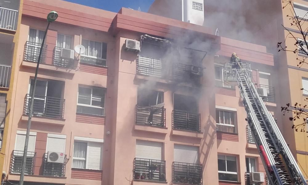 El fuego calcina un edificio de Héroe de Sostoa