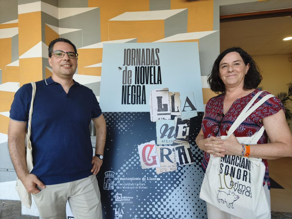 La inauguración llena de público de las jornadas de novela policiaca "Llanegra", en imágenes