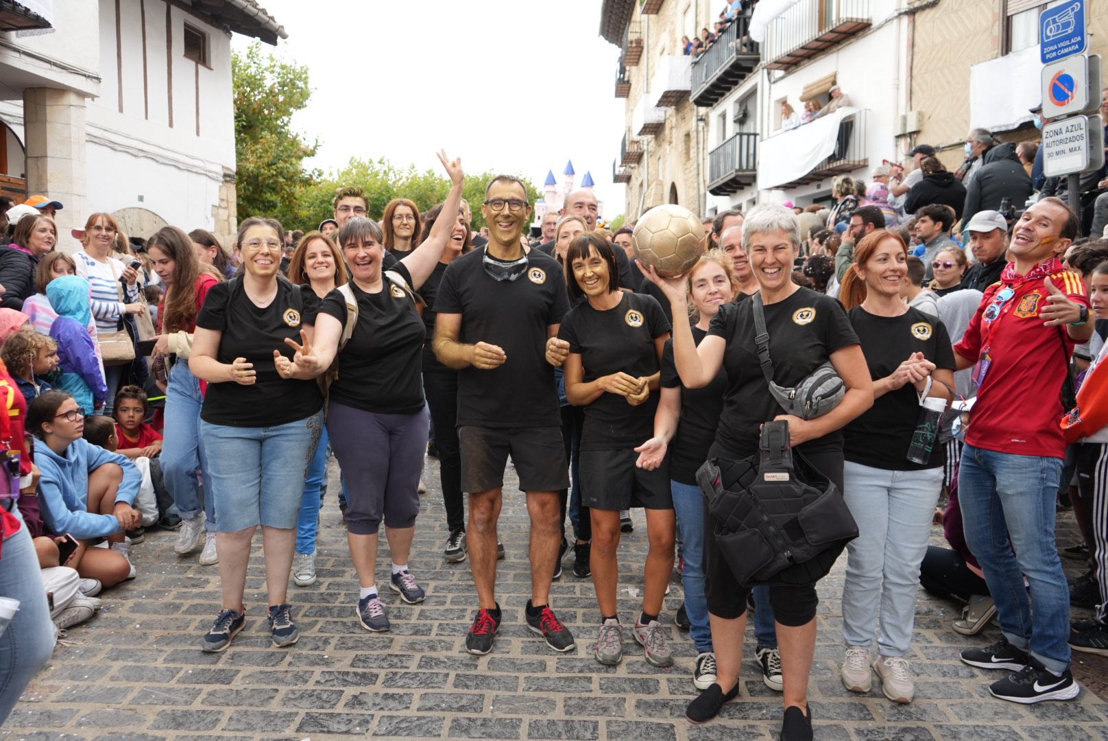 Batalla de confeti y desfile de carrozas en el Anunci de Morella