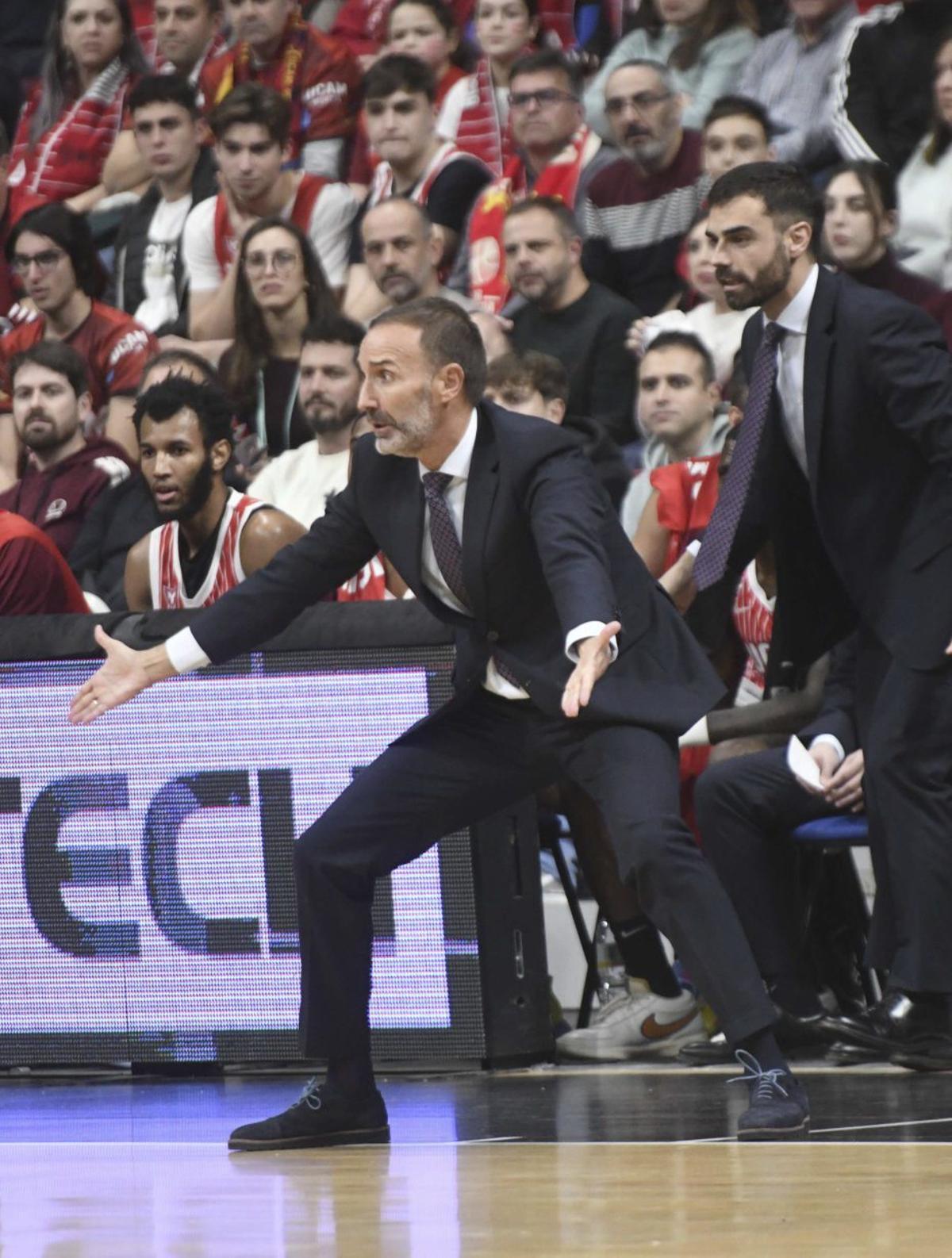 Sito Alonso, en el partido ante el Real Madrid en el Palacio. | ISRAEL SÁNCHEZ