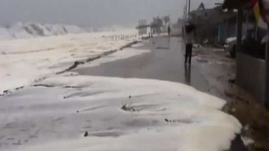 3 muertos por las olas gigantes en México