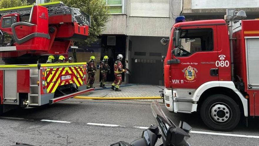 Segundo incendio en un garaje de Vigo: el humo y el olor a quemado alertan a los vecinos de Sanjurjo Badía