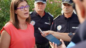 06/01/2018 Foto recurso de la alcaldesa de MÃ³stoles, Noelia Posse, ofreciendo declaraciones a los medios en el municipio.