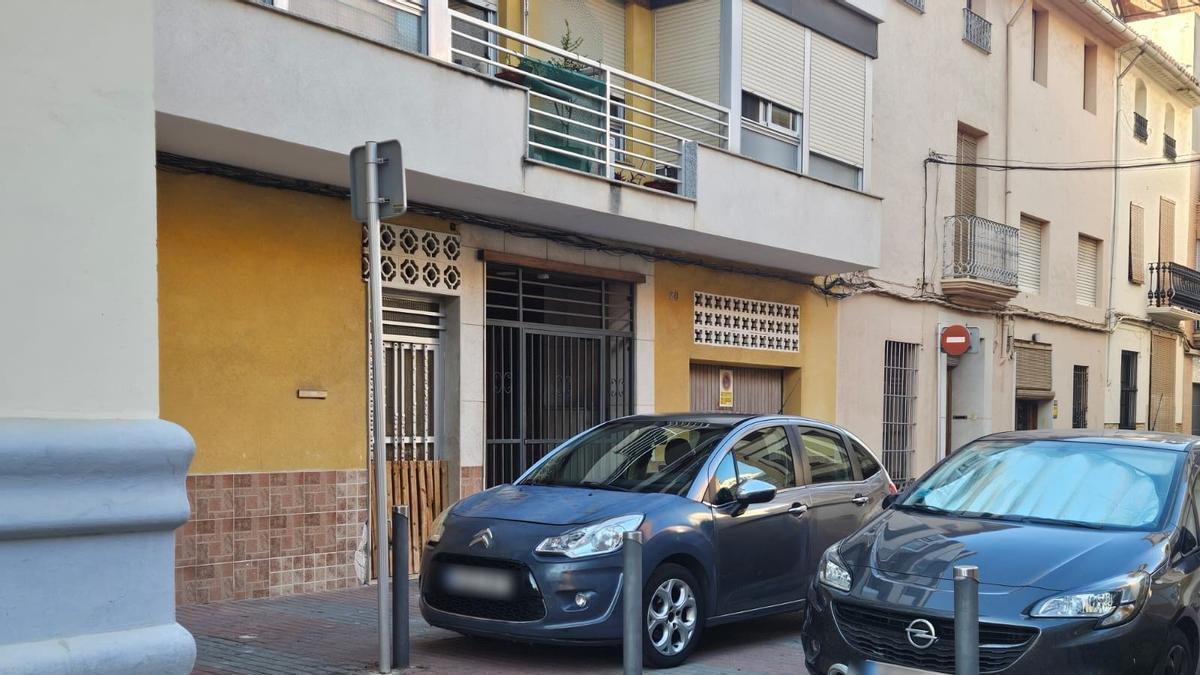 Viviendas situadas en la Plaça l'Esglèsia, en una imagen reciente.