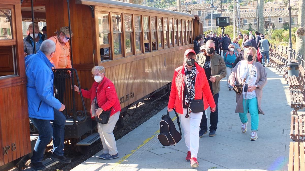 Piden al Govern que rescate la concesión del tren de Sóller