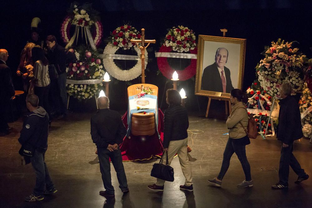 SUSANA DÍAZ VISITA LA CAPILLA ARDIENTE DE ...