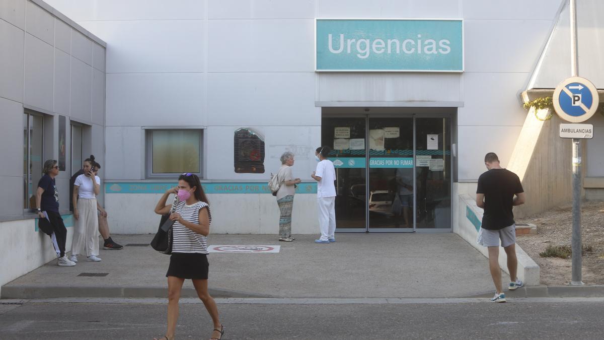 La puerta de entradas al servicio de Urgencias del Hospital Royo Villanova de Zaragoza, esta semana.