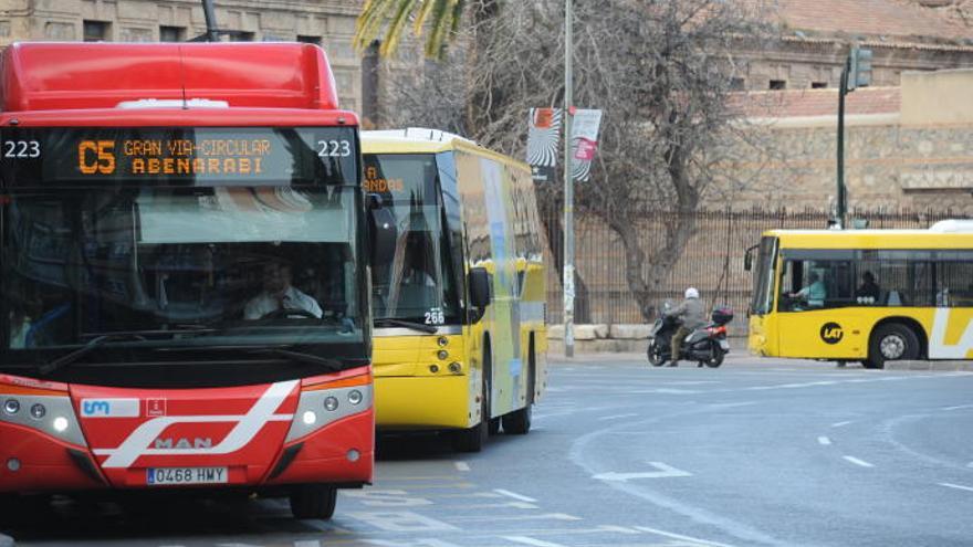 El PSOE de Murcia propone transporte público gratis si hay alerta por contaminación