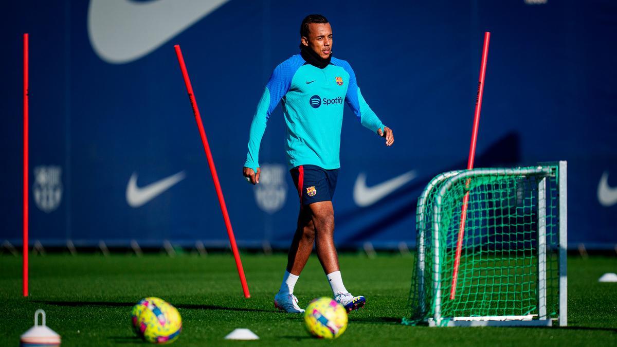 Koundé ya entrena con el Barça