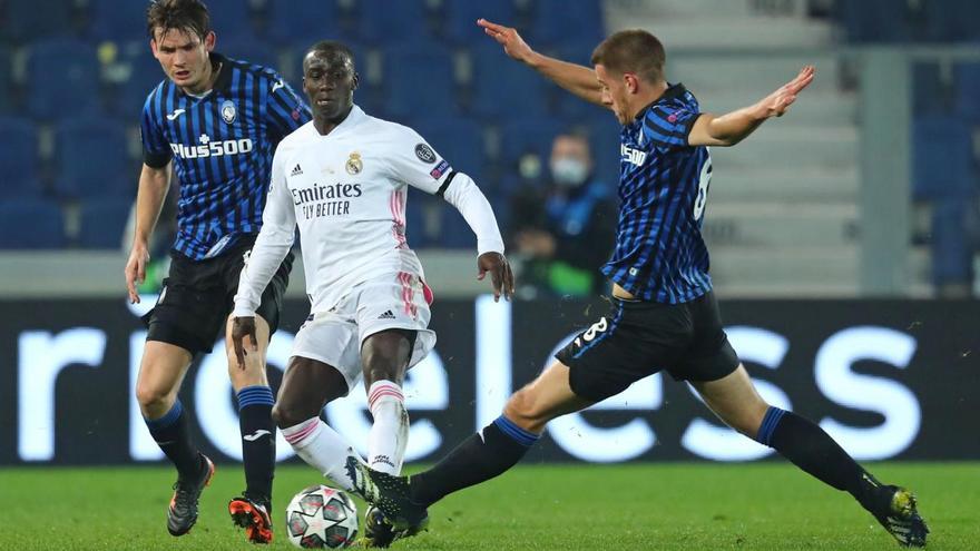 Mendy, en una acción del Atalanta-Real Madrid.