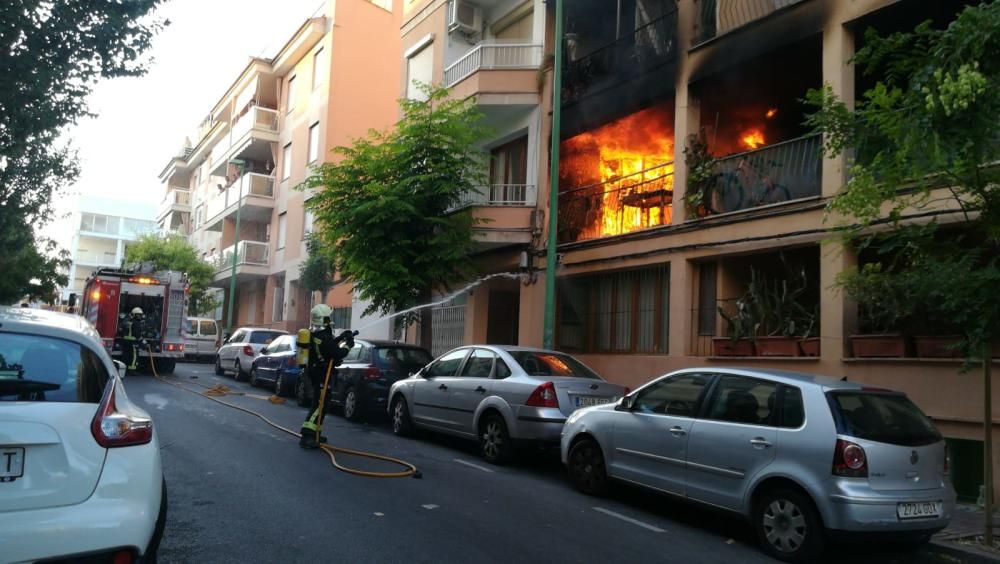 Cinco heridos, uno muy grave, en un incendio en s'Arenal de Llucmajor