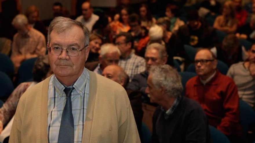 Tomás Emilio Díaz González, anoche, en el Antiguo Instituto, poco antes de su conferencia.