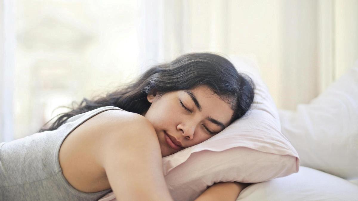 Mujer durmiendo.