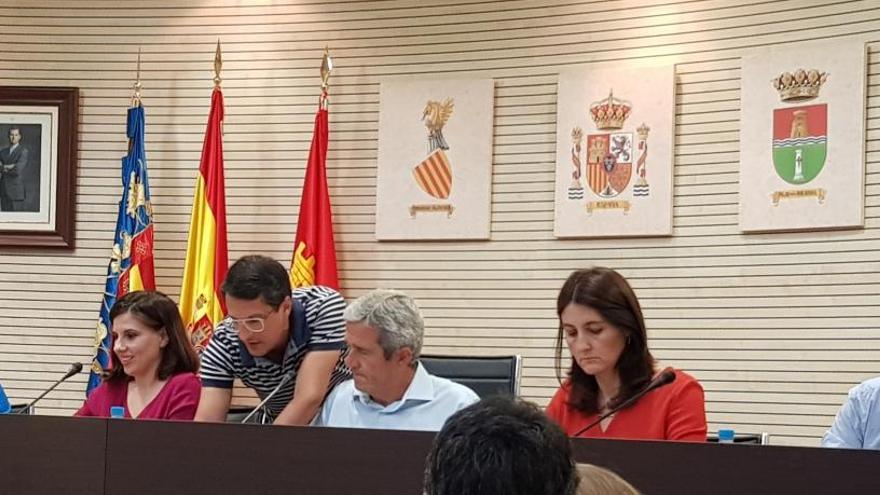 Los políticos comarcales salen de la crisis