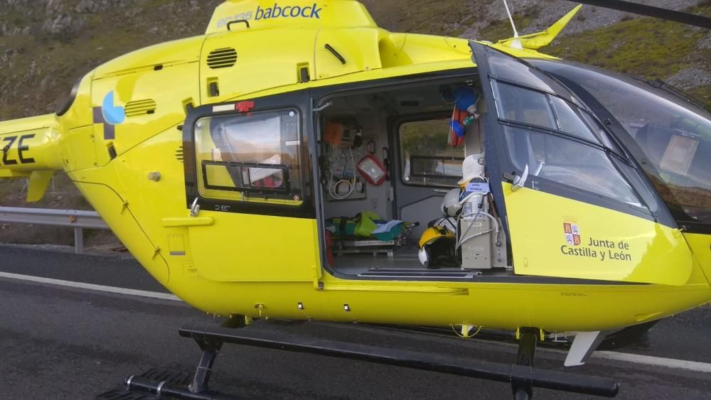 La autopista del Huerna, cortada por un accidente en Barrios de Luna