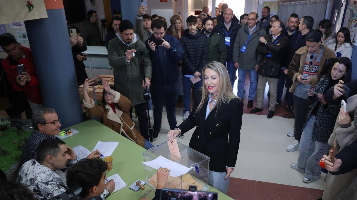 La presidenta demana a Vox que no bloquegi la investidura