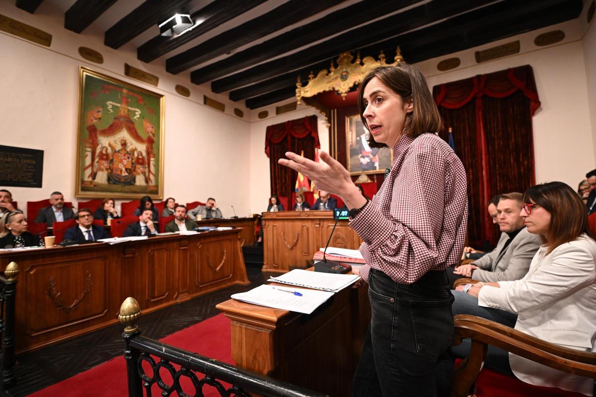La portavoz de Compromís, Esther Díez, durante el pleno de este martes