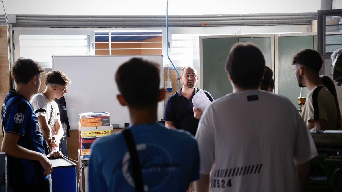 La Junta de Andalucía aprueba el modelo de teletrabajo de los docentes y quita dos horas de clase a los mayores de 55 años
