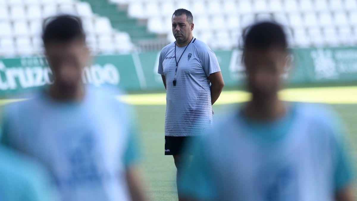 Germán Crespo, entrenador del Córdoba CF, ve el lado positivo de la suspensión del encuentro contra el CD Mensajero, en La Palma, debido a la erupción del volcán Cumbre Vieja.