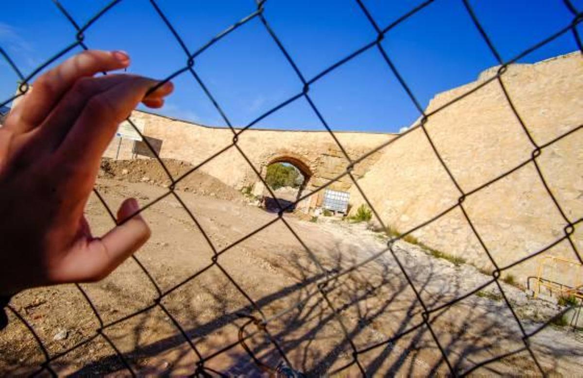 La falta del arco favorece la visión completa de una de las torres.