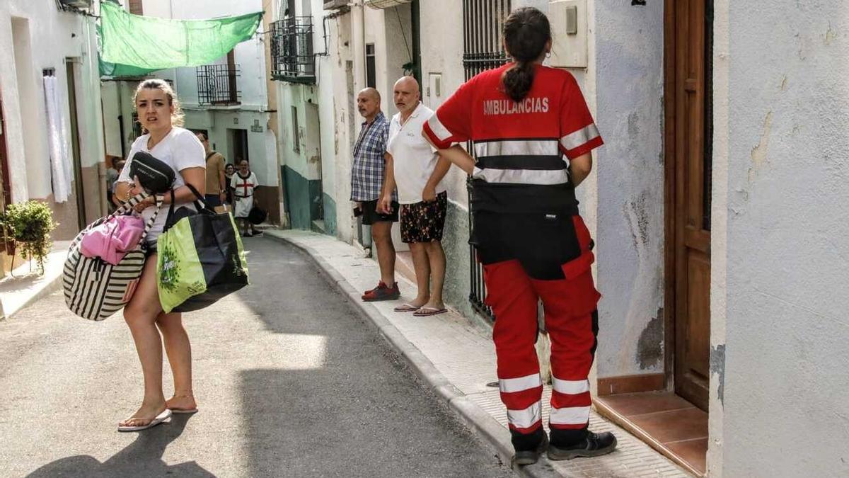 Primeros desalojos por el incendio en la Vall d&#039;Ebo.