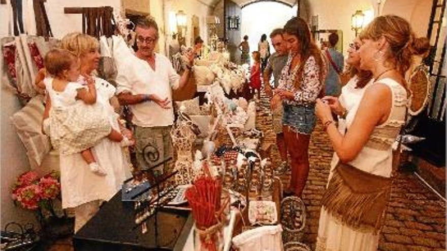 El White Summer Market es pot visitar al Mas Gelabert de Pals des d&#039;ahir i fins al 24 d&#039;agost.