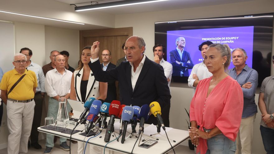Francisco Camps presenta en Alicante su oficina de campaña y a su equipo con el lema &quot;PP Mayoría Absoluta 2027&quot;