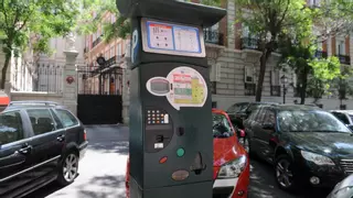 El 86% de los vecinos del barrio de Comillas, en Carabanchel, dicen sí a los parquímetros
