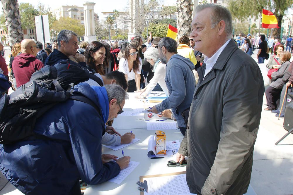 Concentración en contra del rascacielos del Puerto