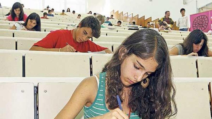 Una de las Olimpiadas de matemáticas celebradas recientemente en la Universidad de Vigo.  // Marta G. Brea