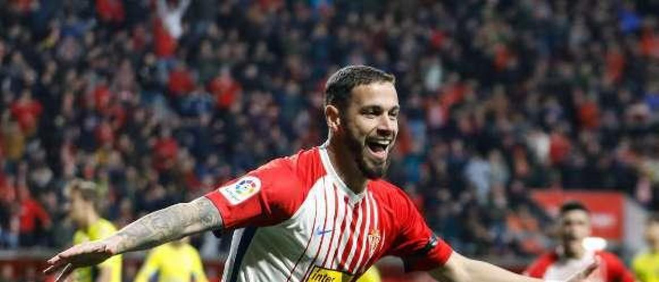 Álvaro Vázquez celebra su gol ante Las Palmas.