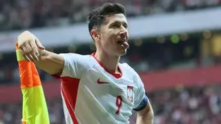 'Hat-trick' de Lewandowski para seguir haciendo historia con Polonia