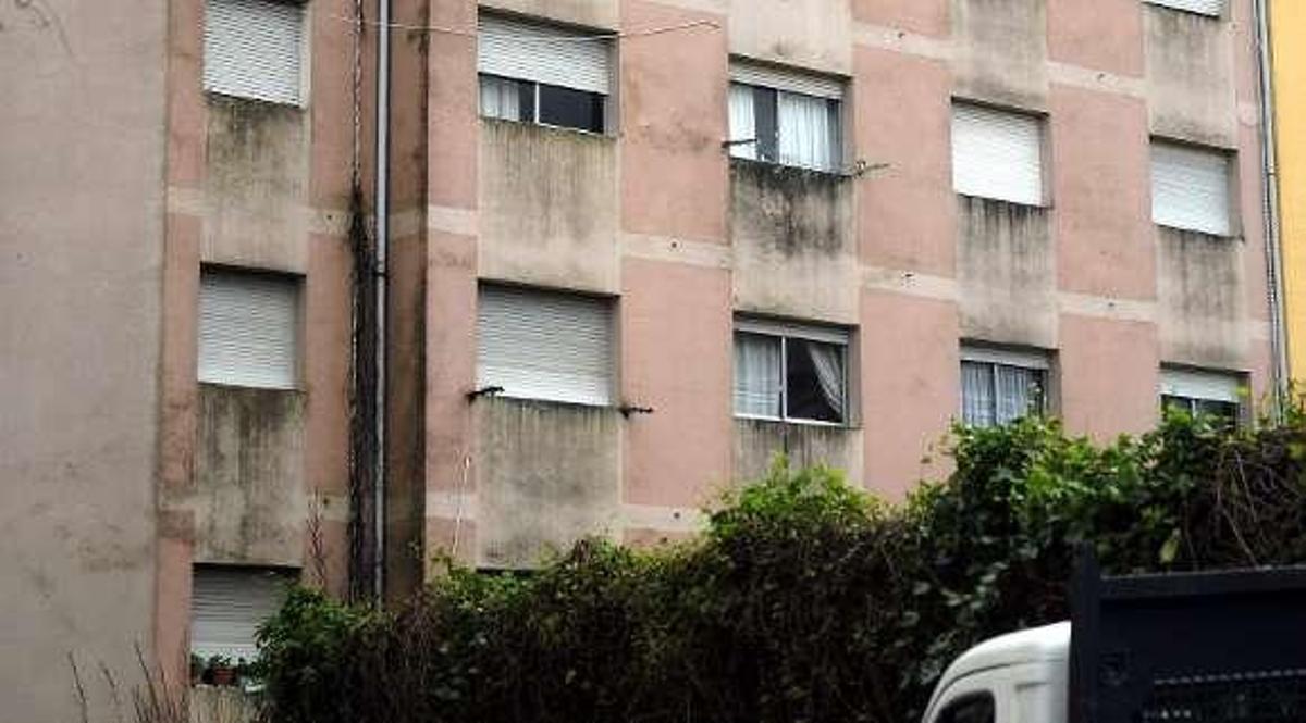 Tres personas detenidas tras enfrentarse con la Policía en un desahucio en Loureiro Crespo