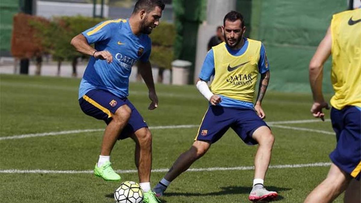 Arda Turan y Aleix Vidal, en un entrenamiento