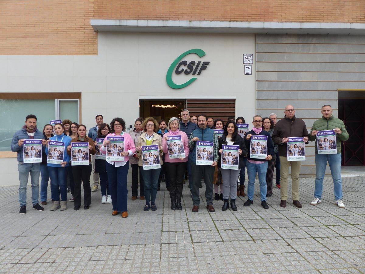 Concentración con motivo del 8M en la sede de CSIF en Córdoba.
